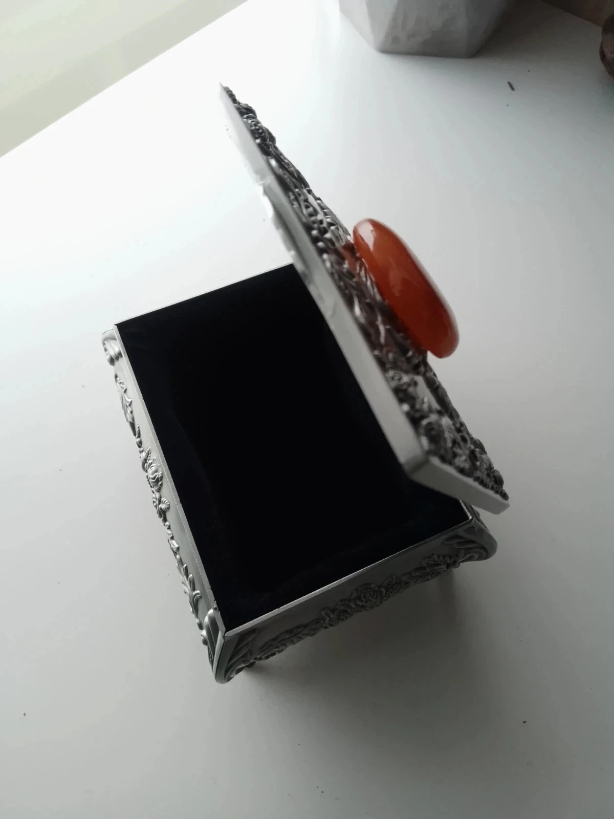 Coffre à bijoux en fer et pierre de cornaline – photo 2